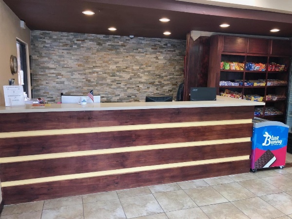 Travel Inn & Suites image 1
