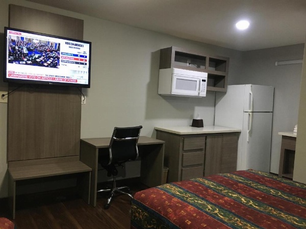 Travel Inn & Suites image 9